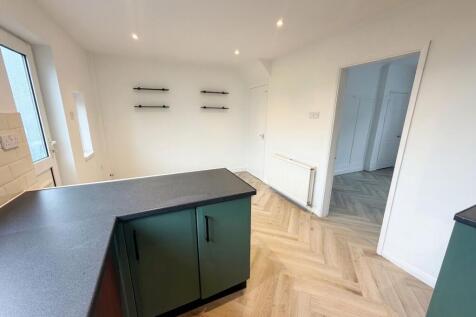Brookfield Avenue, Swinton, S64 photo 5