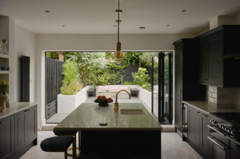 London, N2 - property photo