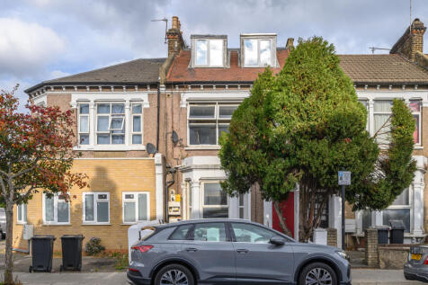2-bed flat on Ground Floor Flat, 430 St Anns Road, London, £1,800/mo