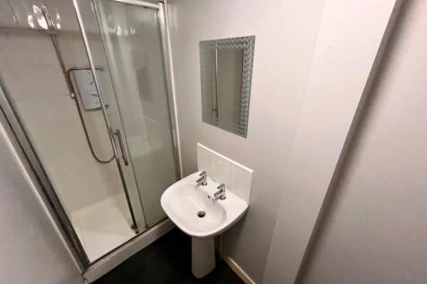 SHOWER ROOM.jpeg