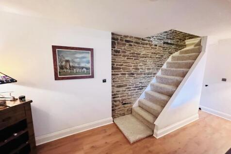 OPEN STAIRCASE TO THE FIRST FLOOR