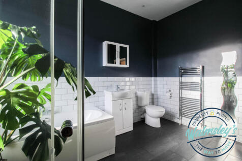 Spacious three piece bathroom