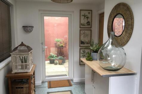 Church Road Rear hall.JPG