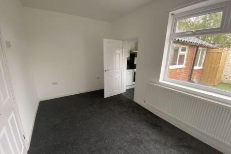 Albert Road, Eston, Middlesbrough, TS6 9QW photo 3