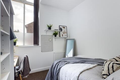 A bright and inviting double bedroom with moder...