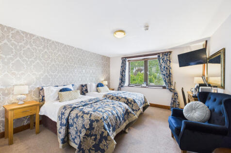 CAM03481G0-PR0114-STILL010