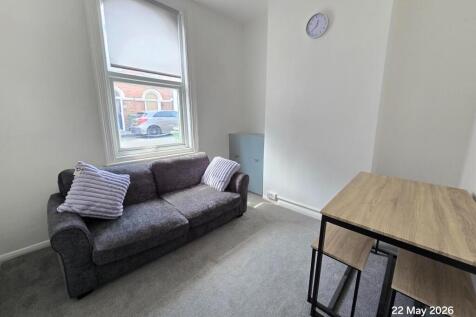 Room 3, 11 Victoria Street, Scarborough photo 3