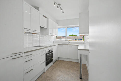 3 kitchen.JPG