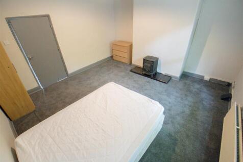 Victoria Road, Hyde Park, Leeds, West Yorkshire, LS6 photo 3