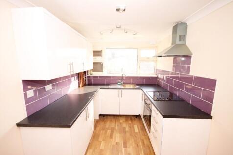 Three-bedroom apartment situated in a quiet resid