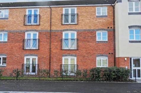 2-bed flat on Hobby Way, Cannock, £825/mo