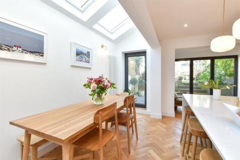 Kitchen/ Breakfast Area