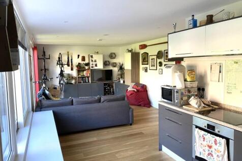 kitlivingroom.jpg