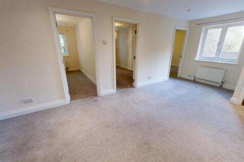 The Broadway, Haywards Heath, RH16 photo 3
