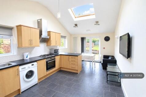 6-bed semi-detached on Culver Road, Reading, RG6, £4,500/mo