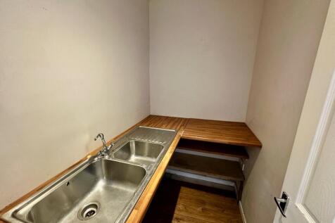 Commercial Property to rent Image 6