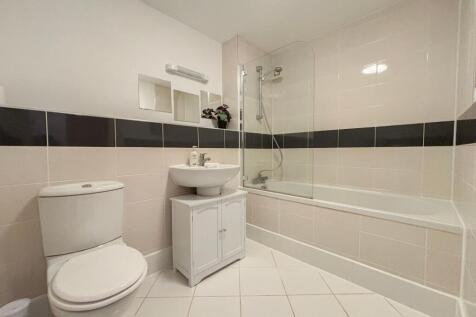 Abbey End, Kenilworth, CV8 photo 5
