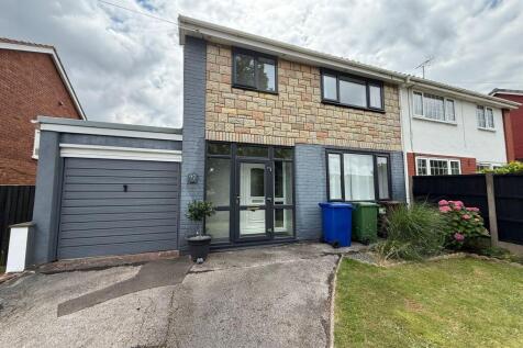Hednesford Road, Rugeley- 3 bedroom semi detached