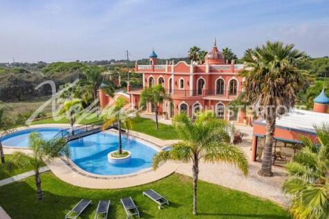 Quarteira 5 Hectare 5 Bed Estate With Annexes For Sale