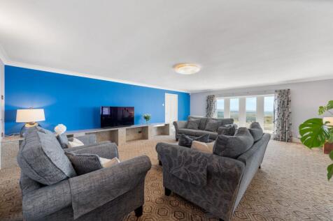 Entertainment Lounge