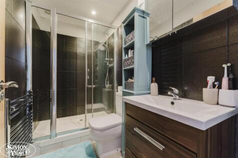 27 Station Road Shower.jpg