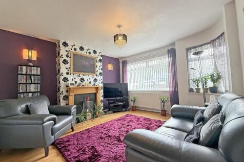 Kneele Gardens 21 - Living Room.jpg