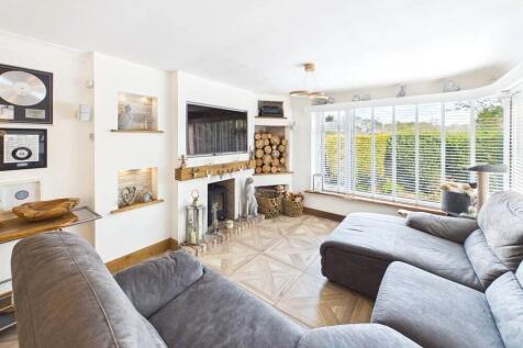open plan lounge &amp; dining room
