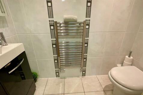SEPARATE FULLY TILED WC
