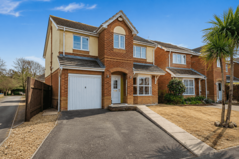 Four bedroom detached house - For sale by auction