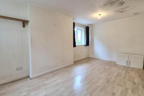 STUDIO/LIVING AREA