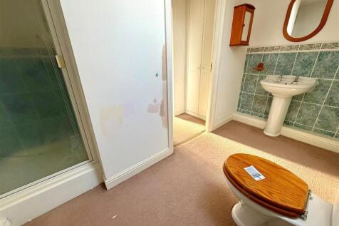 en-suite 2.jpg