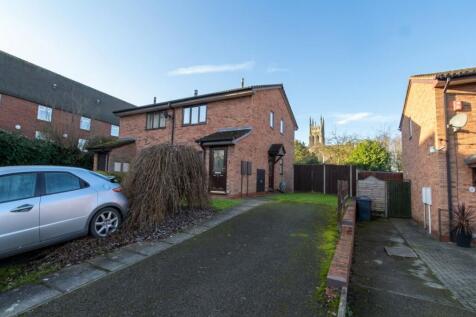 1-bed flat on The Cloisters, Burton-On-Trent, DE15, £625/mo