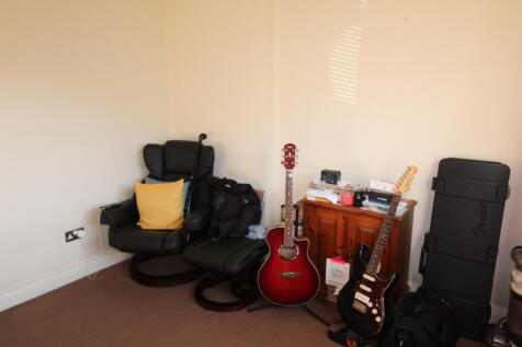 Thomas Chambers, St James Close, Glossop, Derbyshire photo 4