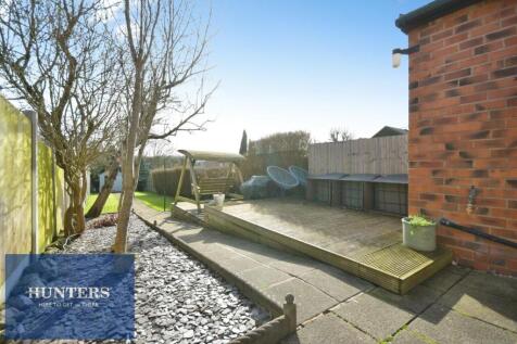 REAR GARDEN 02.jpg