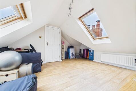 CAM02195G0-PR0081-STILL048