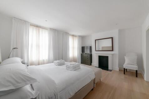 ** SHORT LET ** 3 Bedroom House In Chelsea availab