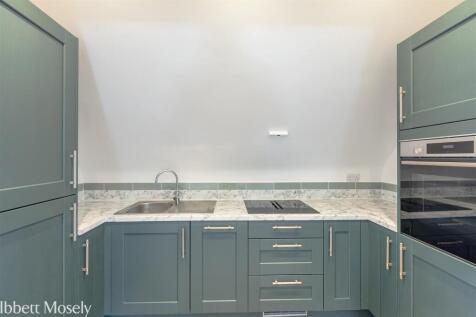 16 Kitchen.jpg