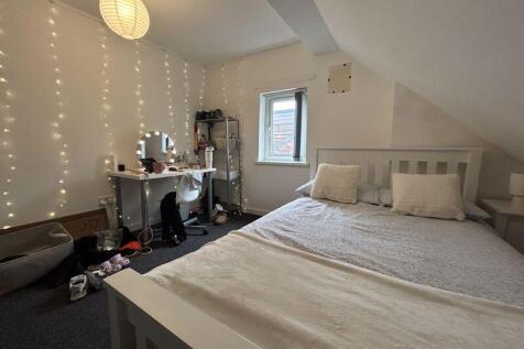 8-bed house on Harlaxton Drive, Nottingham, £5,720/mo