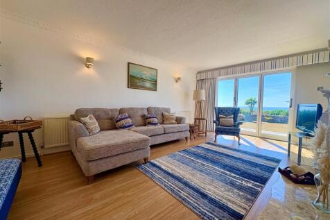 6 Rest Bay Close, Porthcawl, CF36 3UN photo 4