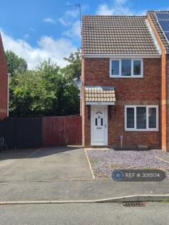 Front Exterior/Driveway