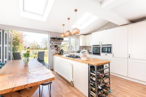 Kitchen / Dining