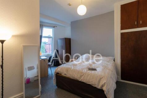The Crescent, Hyde Park, Leeds photo 4