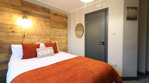 121 Hershal Crescent Room 6 2.JPG