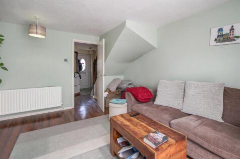 NN8, Balmoral Close, Wellingborough photo 4
