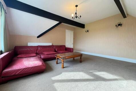 Available from 1st September 2026 - This two-bedroom flat on Arncliffe Road, West Park, Leeds, features double bedrooms and a spacious living room with park views. Well-presented and ideally located n