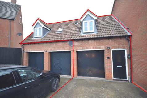 1-bed flat on Coach House with PARKING & GARAGE - Ironwood Avenue, Desborough, £750/mo