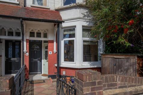 Lyndhurst Drive, E10
