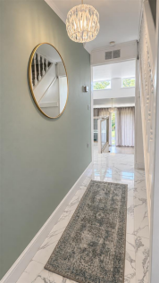 Hallway Middle Wall.png