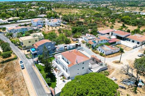 Near Vale do Lobo Fully Renovated 6 Bed Villa For Sale (12)