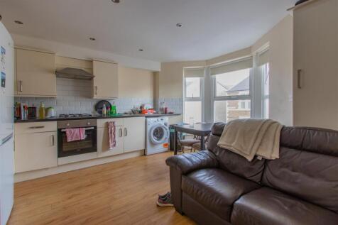 3-bed house on Mackintosh Place, Roath, £1,650/mo